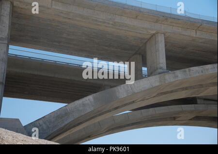 Sur un pont wedi Anaba, Modiin ville, Israël Banque D'Images