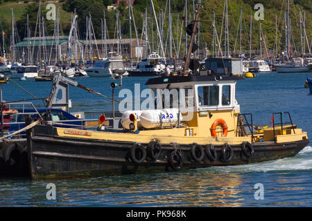 Le remorqueur 'V' Hauley opérant sur le service de traversier entre Dartmouth et Kingswear Banque D'Images