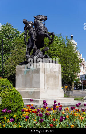 St. George et la statue du Dragon à Londres, Angleterre, Royaume-Uni Banque D'Images