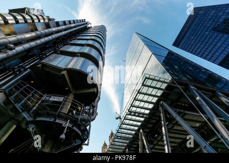 Lloyd's Building, 122 Leadenhall Street l'Cheesegrater et Helen's Building, gratte-ciel commerciaux à Londres, Angleterre Banque D'Images