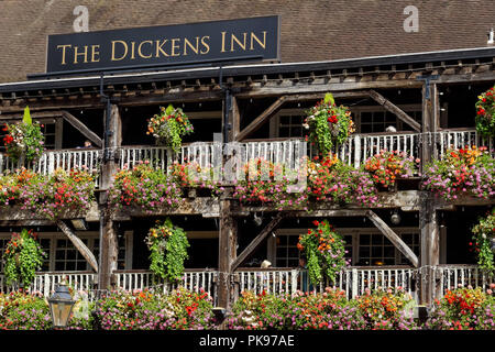 Le Dickens Inn bar et restaurant à St Katharine Docks, Londres Angleterre Royaume-Uni UK Banque D'Images