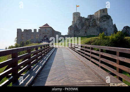 Tenczyn Château - ruines d'un château médiéval situé sur la montagne de l'Krakowsko-Częstochowska nids d'Aigles Trail en Pologne Banque D'Images