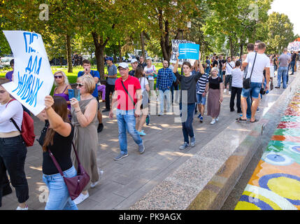 Samara, Russie - septembre 9, 2018 : l'opposition protester contre l'augmentation de l'âge de la retraite. Texte en russe : la retraite pour vivre Banque D'Images