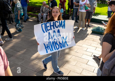 Samara, Russie - septembre 9, 2018 : l'opposition protester contre l'augmentation de l'âge de la retraite. Texte en russe : la retraite pour vivre Banque D'Images