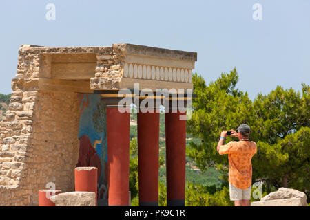 Au tourisme Palais Minoen de Knossos, Crète, Grèce Banque D'Images