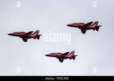Trois des neuf flèches rouge RAF BAe Hawk jets Banque D'Images