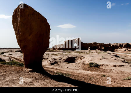 Ruines de Gaochang une ancienne ville oasis construit sur le nord du bassin de l'hostile désert du Taklamakan dans le Xinjiang, en Chine. Un centre commercial occupé, il Banque D'Images