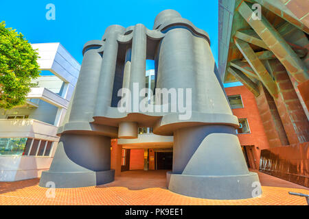 Los Angeles, Californie, États-Unis - 21 août 2018 : le bâtiment binoculaire fait partie de Google l'Administration centrale. Google's Bureau de Los Angeles est situé à Venise, 340 Main Street, Santa Monica, CA. Banque D'Images