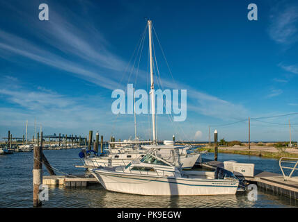 Voiliers au port de plaisance dans les débarquements nautique Port Lavaca, la Côte du Golfe, Texas, États-Unis Banque D'Images