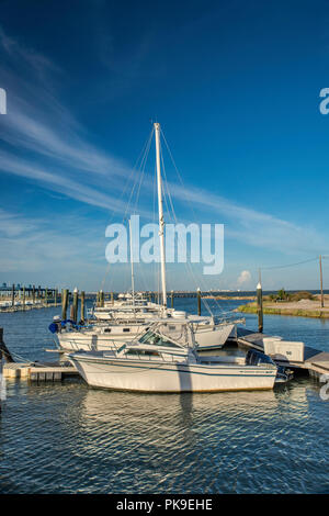 Voiliers au port de plaisance dans les débarquements nautique Port Lavaca, la Côte du Golfe, Texas, États-Unis Banque D'Images