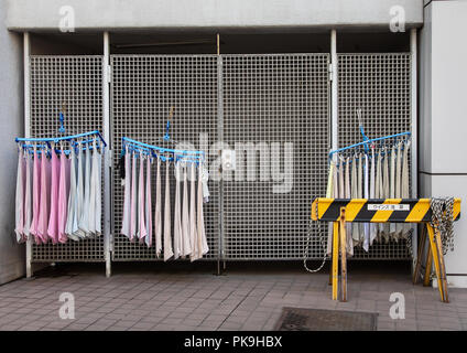 Le séchage des vêtements dans la rue, région du Kanto, Tokyo, Japon Banque D'Images