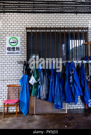 Les pêcheurs humide suspendus pour sécher des vêtements, préfecture de Kyoto, Japon, l'iné Banque D'Images