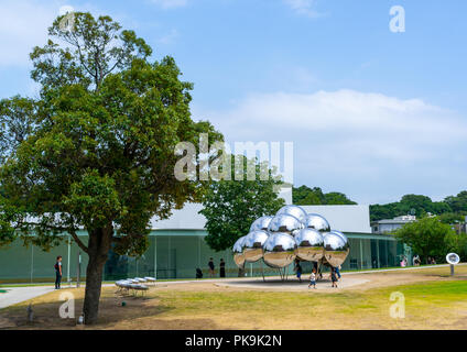 Installation à l'extérieur du 21e siècle Musée d'art contemporain, la Préfecture d'Ishikawa, Kanazawa, Japon Banque D'Images