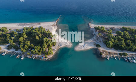 Vue aérienne de Glarokavos beach dans la péninsule de Kassandra. Halkidiki, Grèce Banque D'Images