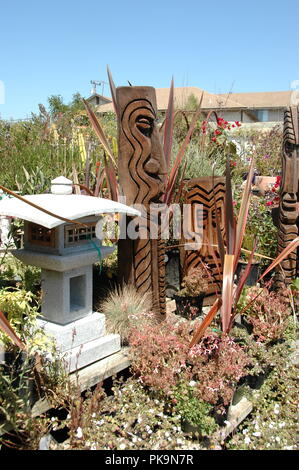 Jardin en bois et métal dans l'art gallery à vendre en Californie, États-Unis d'Amérique Oceano Banque D'Images