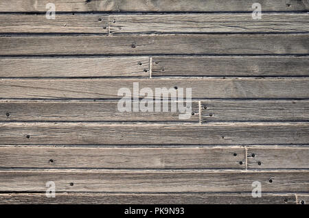 Parquet Promenade faite de vieilles planches en bois naturel. Banque D'Images