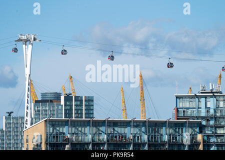 Une vue sur le Téléphérique de Londres, également connu sous le nom de Emirates Air Line, à Canary Wharf, Londres. Date de la photo : le samedi 28 juillet, 2018. Photo : Roger Garfie Banque D'Images