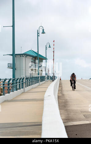 Pont de levage sur une autoroute Gulf Blvd à John's Pass, Florida USA Banque D'Images