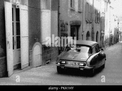 Un modèle classique fin Citröen DS23 Pallas dans le village de Caylus, Tarn et Garonne, Occitanie, France Banque D'Images