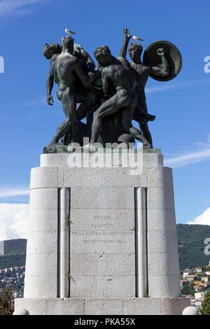 Sculpture commémorative de la première guerre mondiale à Trieste, en Italie, sur la colline de San Giusto Banque D'Images