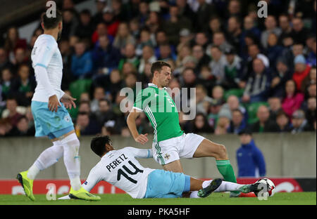 L'Irlande du Nord Jonny Evans réagit à un défi d'Israël au cours de l'or Peretz Friendly International à Windsor Park, Belfast PRESS ASSOCIATION Photo. Photo date : mardi 11 septembre, 2018. Voir l'ACTIVITÉ DE SOCCER histoire n'Irlande. Crédit photo doit se lire : Liam McBurney/PA Wire. Au cours de l'International Friendly à Windsor Park, Belfast PRESS ASSOCIATION Photo. Photo date : mardi 11 septembre, 2018. Voir l'ACTIVITÉ DE SOCCER histoire n'Irlande. Crédit photo doit se lire : Liam McBurney/PA Wire Banque D'Images