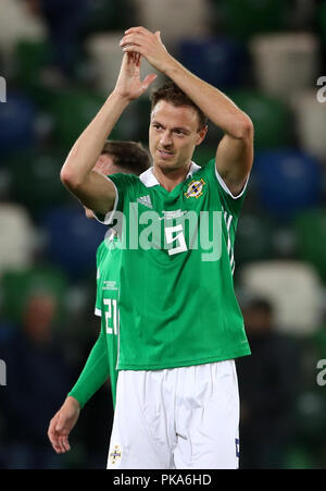 L'Irlande du Nord Jonny Evans réagit après le coup de sifflet final au cours de l'International Friendly à Windsor Park, Belfast Banque D'Images