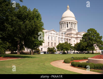 La pelouse vient d'être tondu au motif de la capitale de l'Etat dans le centre-ville de Little Rock, AK Banque D'Images