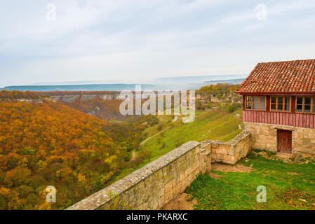 Vue de la ville de cave Chufut-Kale, Crimée Banque D'Images