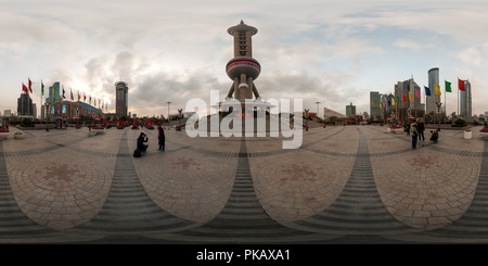 Vue panoramique à 360° de Oriantal Pearl TV Tower et de radiodiffusion