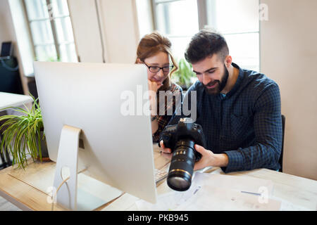 Photo d'architectes travaillant ensemble dans office Banque D'Images