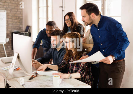 Photo d'architectes travaillant ensemble dans office Banque D'Images