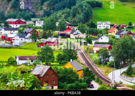 Fjord norvégien village paysage près de Flam, Norvège et Myrdal de fer. Locations de tourisme et voyage d'arrière-plan Banque D'Images