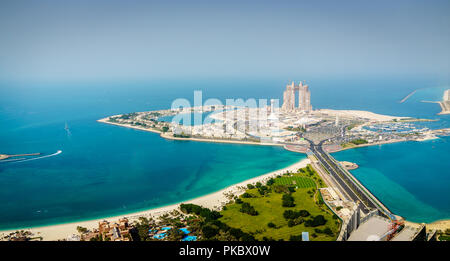 Vue aérienne de Marina Mall et Marina Village à Abu Dhabi, Émirats arabes unis Banque D'Images