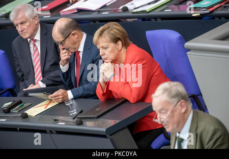 Berlin, Allemagne. Sep 12, 2018. Berlin, Allemagne. Sep 12, 2018. 09 décembre 2018, Berlin : la chancelière allemande Angela Merkel participe à une session plénière du Bundestag sur le budget 2019 à Berlin, Allemagne, 12 septembre 2018. Dpa : Crédit photo alliance/Alamy Live News Banque D'Images