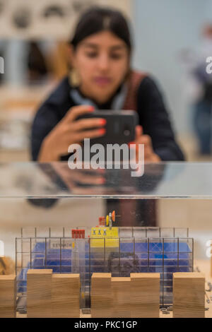 Londres, Royaume-Uni. Sep 12, 2018. L'étude d'un modèle pour le Centre Pompidou - Renzo Piano : l'art de rendre les bâtiments dans le Jungels-Winkler Gabrielle Galeries de l'Académie Royale des Arts du piano est un architecte et Academicianand Royal honoraire c'est la première étude exhaustive de la SSIH carrière qui se tiendra à Londres depuis 1989 - qui s'inscrit dans le cadre du 250e anniversaire de l'Académie Royale. Crédit : Guy Bell/Alamy Live News Banque D'Images