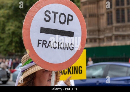 Londres, 12 septembre 2018. "Les femmes de Lancashire' habillés comme des suffragettes, Anti fracturation de protestation devant la Chambre des communes, le crédit Ian Davidson/Alamy Live News Banque D'Images