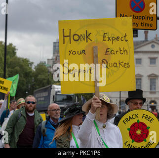 Londres, 12 septembre 2018. "Les femmes de Lancashire' habillés comme des suffragettes, Anti fracturation de protestation devant la Chambre des communes, le crédit Ian Davidson/Alamy Live News Banque D'Images