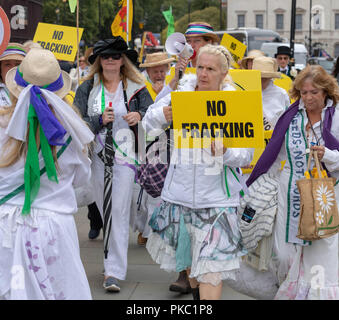 Londres, 12 septembre 2018. "Les femmes de Lancashire' habillés comme des suffragettes, Anti fracturation de protestation devant la Chambre des communes, le crédit Ian Davidson/Alamy Live News Banque D'Images