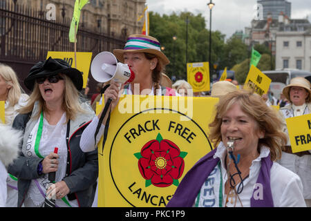 Londres, 12 septembre 2018. "Les femmes de Lancashire' habillés comme des suffragettes, Anti fracturation de protestation devant la Chambre des communes, le crédit Ian Davidson/Alamy Live News Banque D'Images