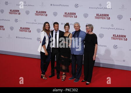 Berlin, Allemagne. Septembre 11,2018. Dana Schweiger Til Schweiger, Lilli, Schweiger, John Carlsen Carlsen Joyce et assister à la première du film 'Klassentreffen 1.0 - Die unglaubliche Reise der Silberruecken» au CineStar le 11 septembre 2018 à Berlin, Allemagne. est une comédie de Til Schweiger. Contenu : il y a 30 ans, Nils (Samuel Finzi), Andreas (Milan Peschel) et Thomas (Til Schweiger) est diplômé de l'école secondaire, actuellement aux trois années 40 sont invités à une réunion de classe. Credit : SAO frappé/Alamy Live News Banque D'Images