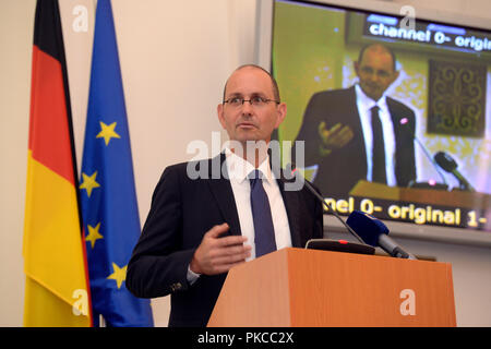 Prague, République tchèque. 13 Sep, 2018. L'ambassadeur d'Allemagne, de République tchèque Christoph Israng parle au cours de la conférence nommé Avenir du partenariat transatlantique, organisé par la Fondation Konrad Adenauer, Association pour les questions internationales, Ministère des Affaires étrangères et l'ambassade des États-Unis, à Prague, en République tchèque, le 13 septembre 2018. Credit : Katerina Sulova/CTK Photo/Alamy Live News Banque D'Images