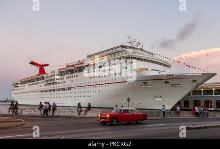 La Havane, Cuba. 30 juin 2017. Bateau de croisière Carnival Paradise à son poste à quai dans la Sierra Maestra Cuba La Havane Terminal. -Crédit ; David Creedon / Alamy Banque D'Images