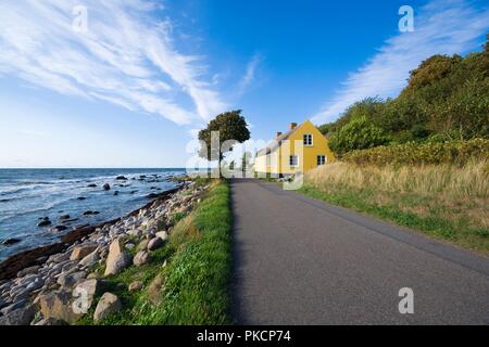 Avis de hameau de finition sur la côte ouest de l'île de Bornholm, Danemark - Helligpeder Banque D'Images