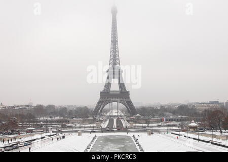 Tour Eiffel dans le Paris Banque D'Images