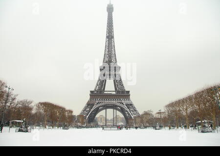 Tour Eiffel dans le Paris Banque D'Images