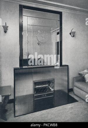 'Une cheminée électrique et son trumeau par James Clark & Son Ltd.", 1940. Artiste : Inconnu. Banque D'Images