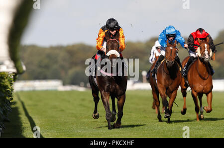 Saaheq (gauche) monté par David Egan remporte la 1stsecuritysolutions.co.uk Handicap, au cours de la première journée de la William Hill 2018 St Leger Festival à Hippodrome de Doncaster, Doncaster. Banque D'Images