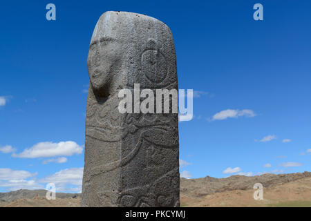 Uushigiin Uver Deer, pierres, d'Altay Mongolie - un site de l'âge de bronze avec 14 pierres sculptées debout deer. Banque D'Images