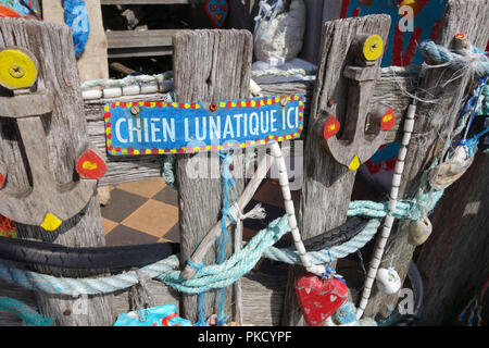 Détail de l'avant dans le jardin Bexhill-on-Sea, décoré avec des objets trouvés par la mer, Royaume-Uni Banque D'Images