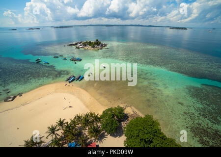 Belitung's Beach - la vue du haut du phare de l'île de Lengkuas Banque D'Images